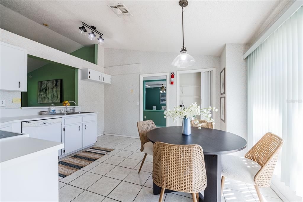 For Sale: $300,000 (3 beds, 2 baths, 1603 Square Feet)