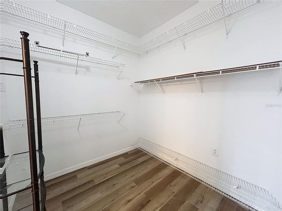 For Sale: $499,900 (4 beds, 2 baths, 2698 Square Feet)