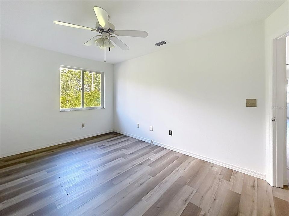 For Sale: $499,900 (4 beds, 2 baths, 2698 Square Feet)