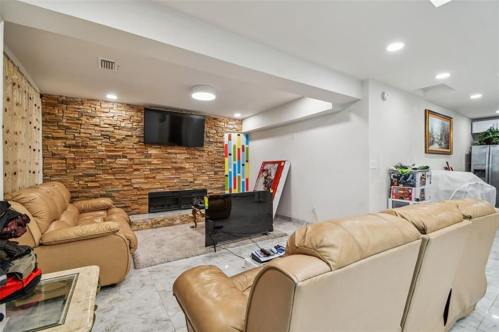 En Venta: $639,000 (5 camas, 5 baños, 2584 Pies cuadrados)