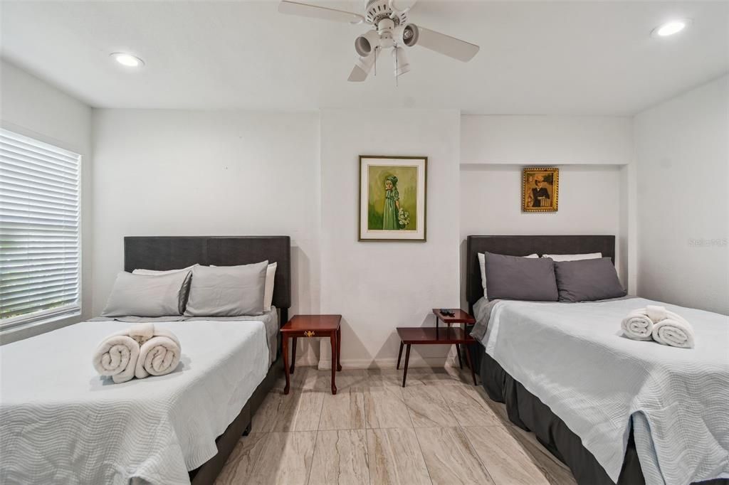 En Venta: $639,000 (5 camas, 5 baños, 2584 Pies cuadrados)