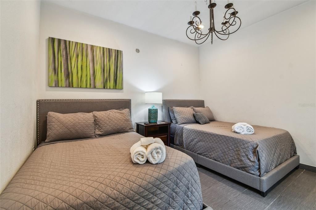 En Venta: $639,000 (5 camas, 5 baños, 2584 Pies cuadrados)