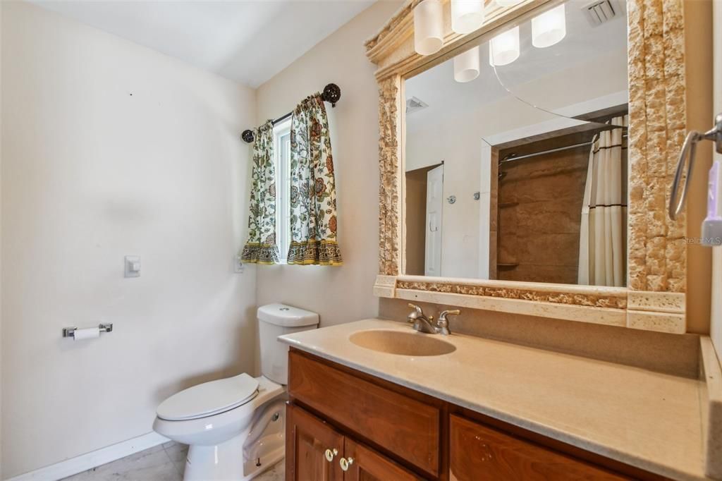 En Venta: $639,000 (5 camas, 5 baños, 2584 Pies cuadrados)