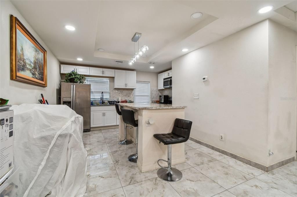 En Venta: $639,000 (5 camas, 5 baños, 2584 Pies cuadrados)