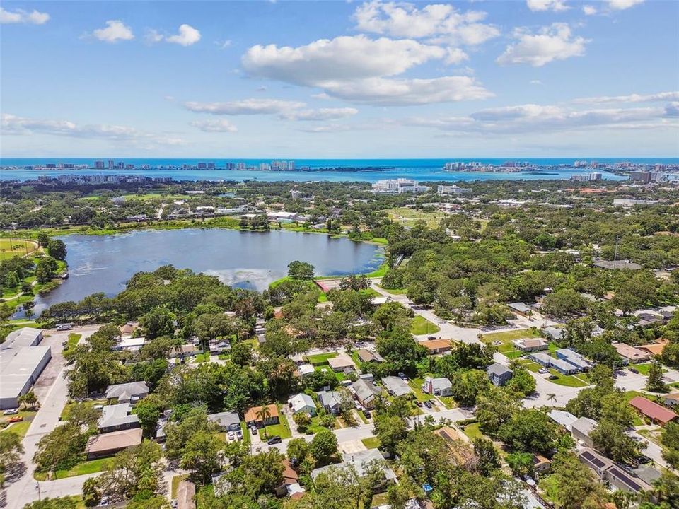 En Venta: $639,000 (5 camas, 5 baños, 2584 Pies cuadrados)
