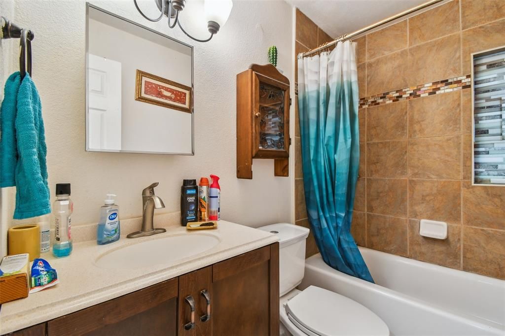 En Venta: $639,000 (5 camas, 5 baños, 2584 Pies cuadrados)