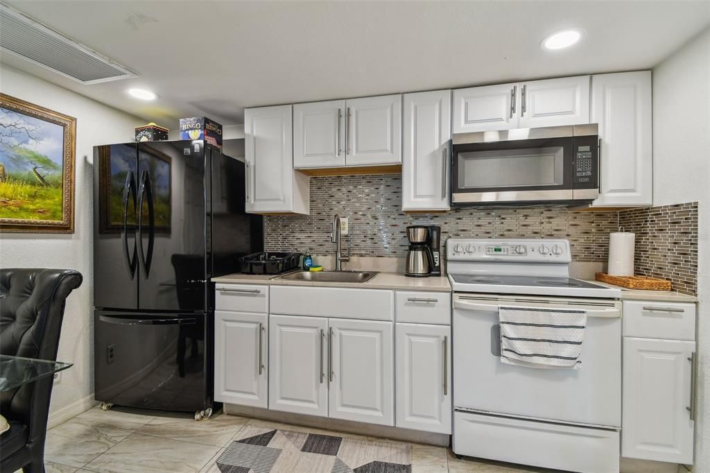 En Venta: $639,000 (5 camas, 5 baños, 2584 Pies cuadrados)