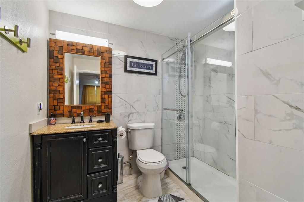 En Venta: $639,000 (5 camas, 5 baños, 2584 Pies cuadrados)