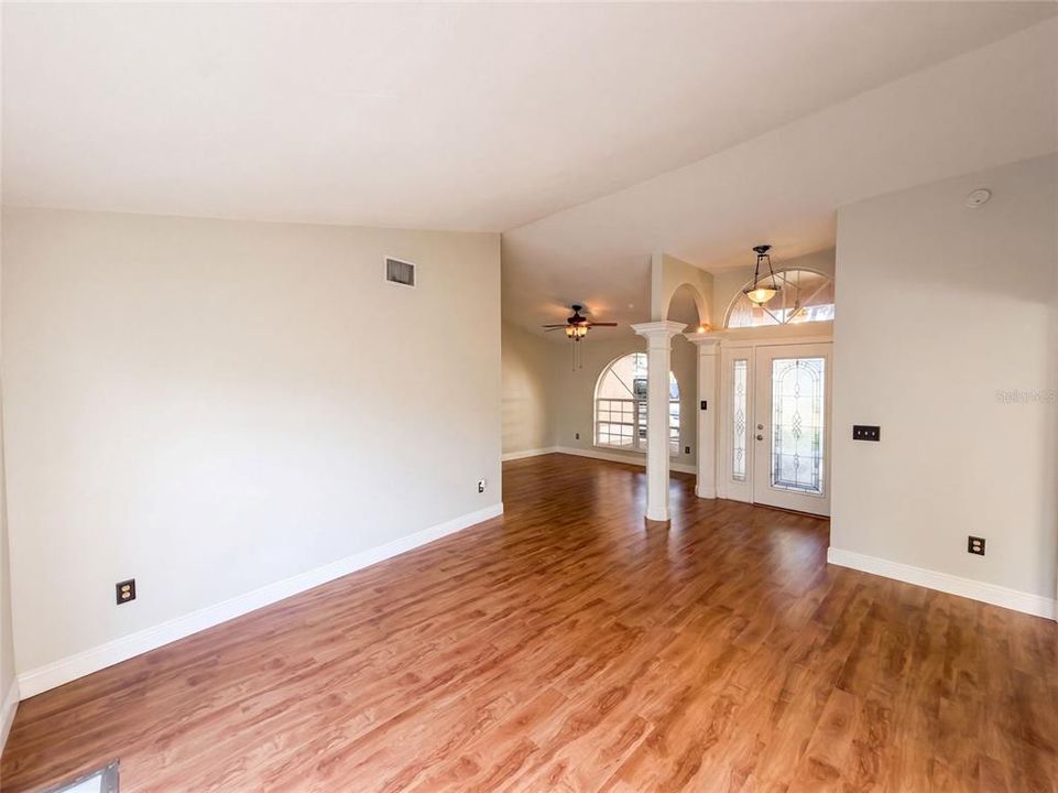 For Sale: $351,000 (3 beds, 2 baths, 1730 Square Feet)