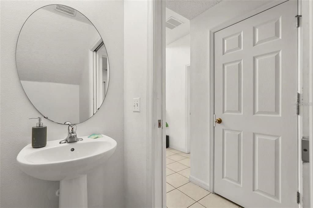 For Rent: $3,000 (7 beds, 5 baths, 2834 Square Feet)