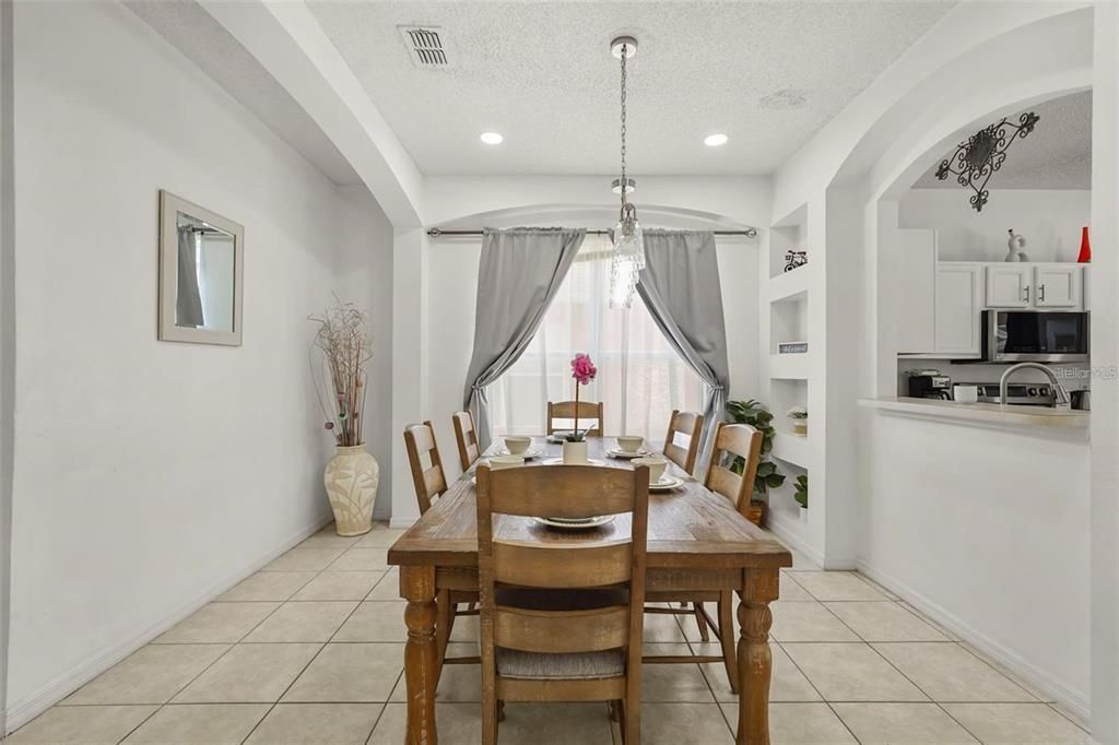 For Rent: $3,000 (7 beds, 5 baths, 2834 Square Feet)