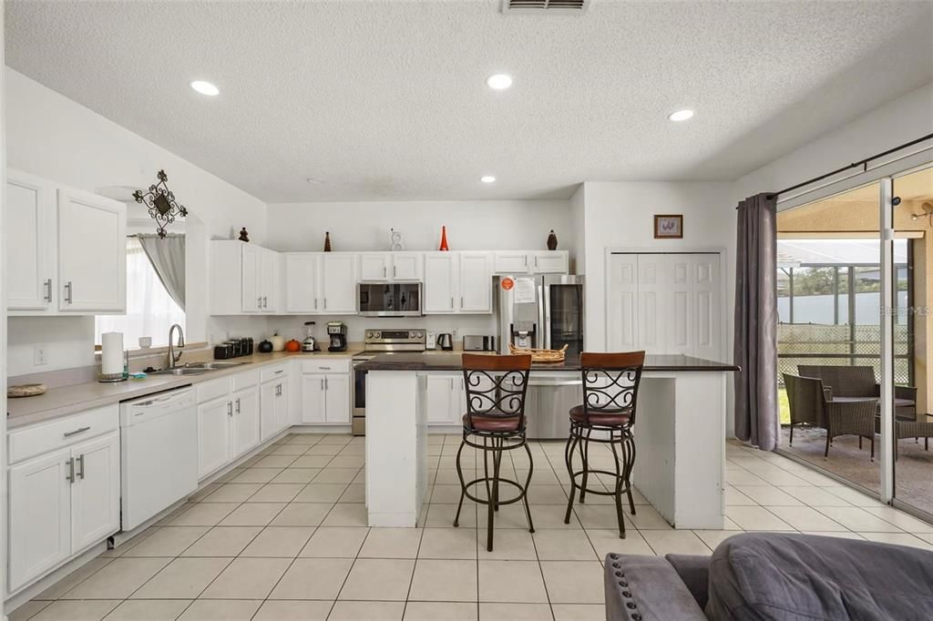 For Rent: $3,000 (7 beds, 5 baths, 2834 Square Feet)