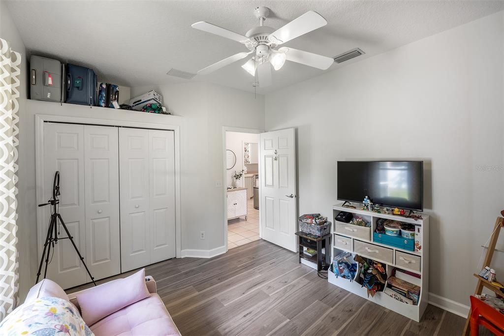 Activo con contrato: $419,000 (3 camas, 2 baños, 1913 Pies cuadrados)