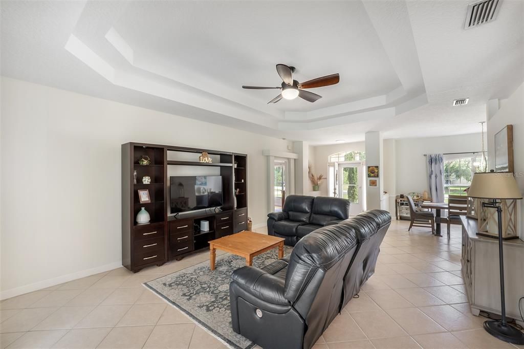 Activo con contrato: $419,000 (3 camas, 2 baños, 1913 Pies cuadrados)