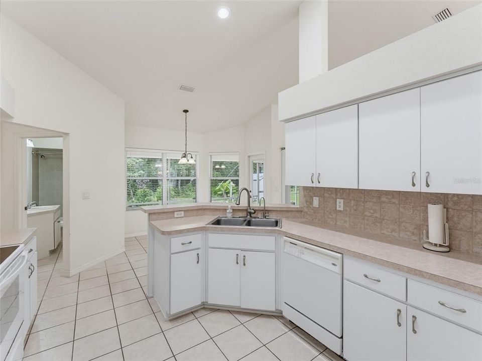 For Sale: $285,000 (3 beds, 2 baths, 1746 Square Feet)