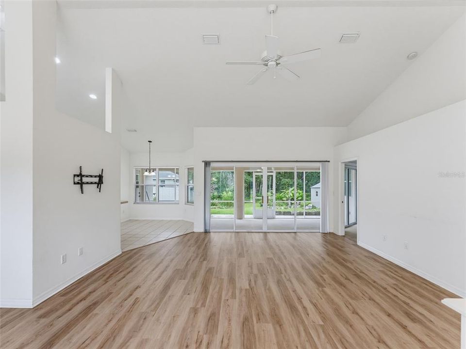 For Sale: $285,000 (3 beds, 2 baths, 1746 Square Feet)