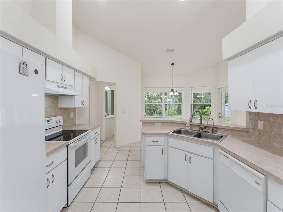 For Sale: $285,000 (3 beds, 2 baths, 1746 Square Feet)
