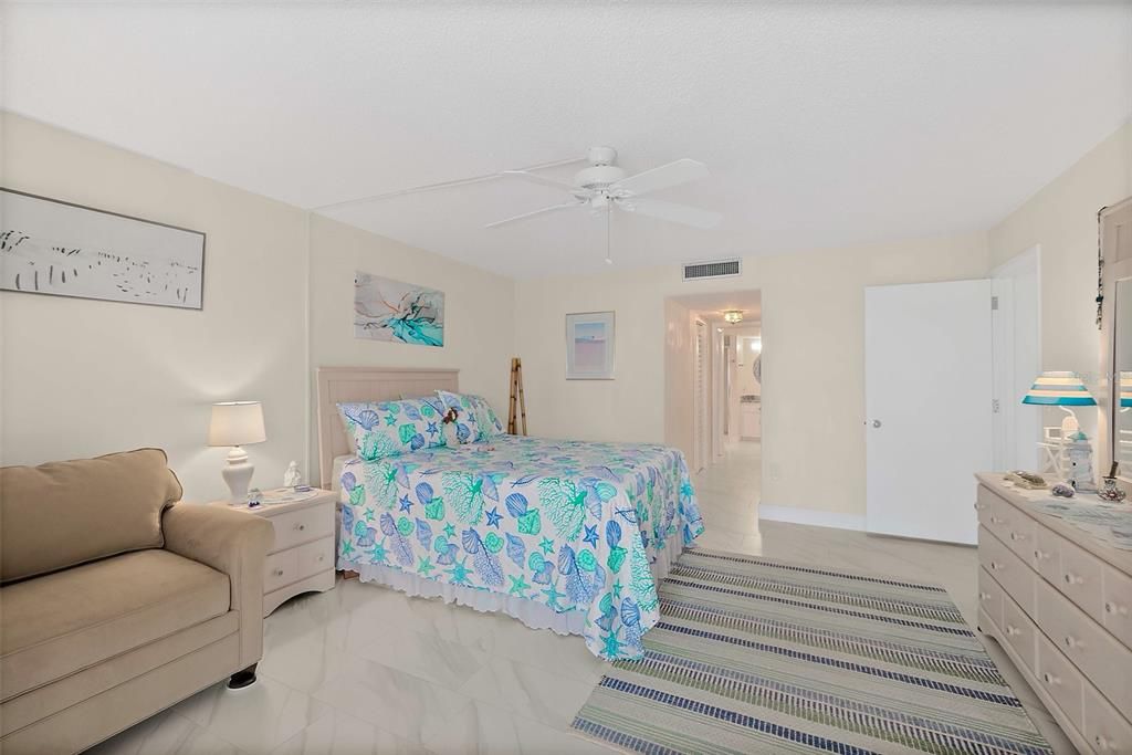 For Sale: $439,900 (2 beds, 2 baths, 1700 Square Feet)