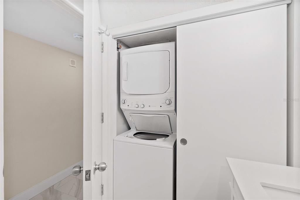For Sale: $439,900 (2 beds, 2 baths, 1700 Square Feet)
