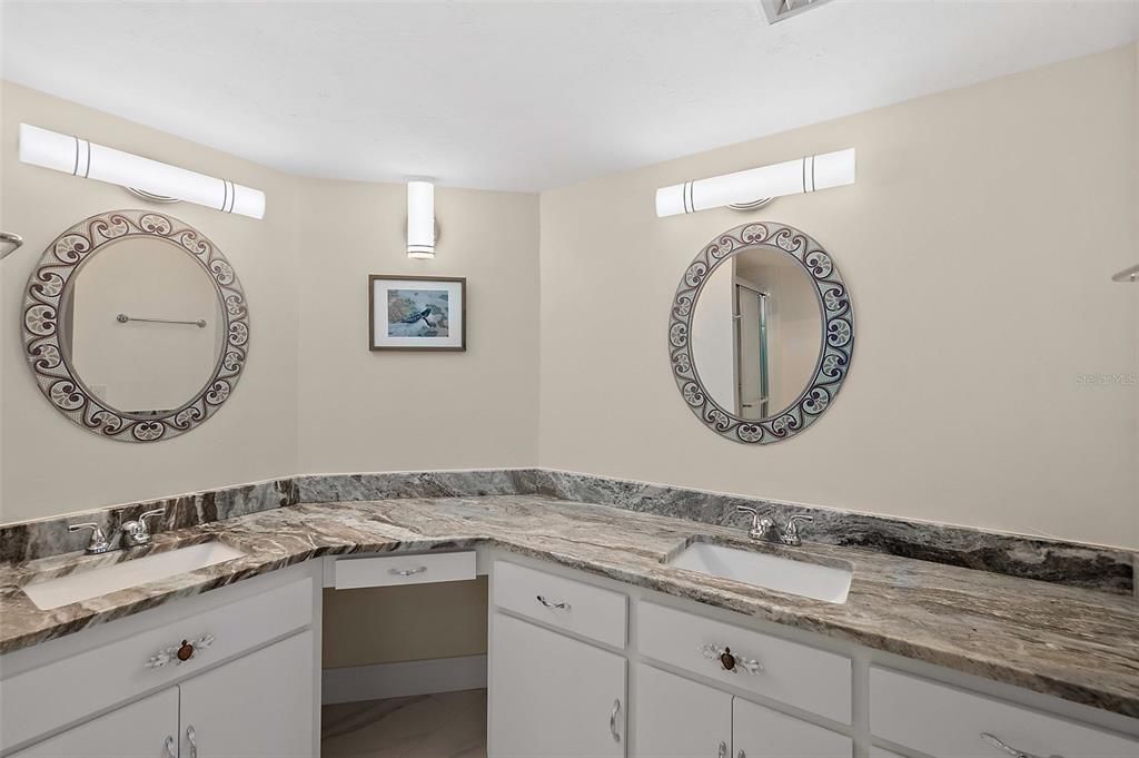 For Sale: $439,900 (2 beds, 2 baths, 1700 Square Feet)