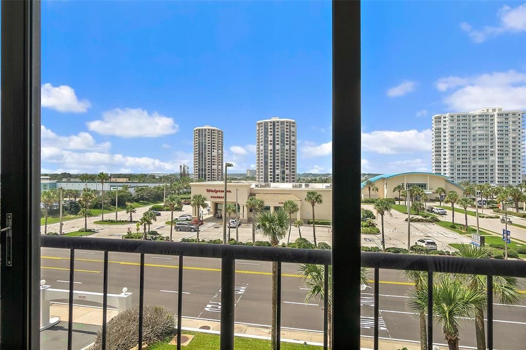 For Sale: $439,900 (2 beds, 2 baths, 1700 Square Feet)