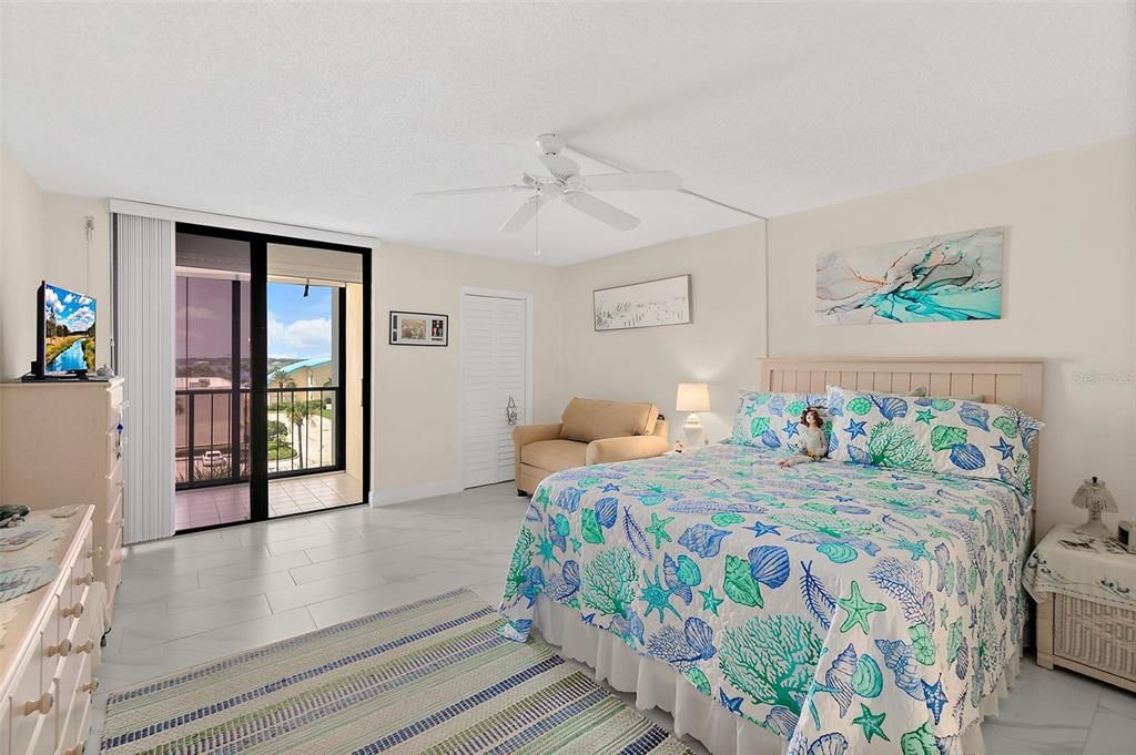 For Sale: $439,900 (2 beds, 2 baths, 1700 Square Feet)