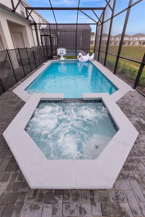 En Venta: $879,000 (10 camas, 8 baños, 4399 Pies cuadrados)