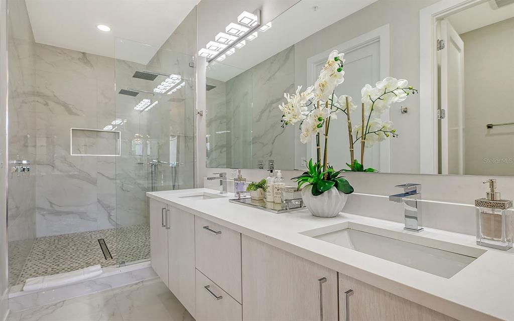 En Venta: $1,595,000 (4 camas, 3 baños, 2847 Pies cuadrados)