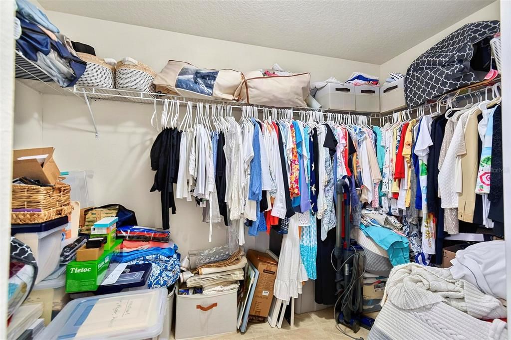 Activo con contrato: $870,000 (3 camas, 2 baños, 2586 Pies cuadrados)