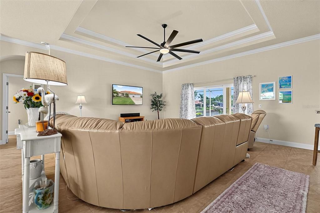 Activo con contrato: $870,000 (3 camas, 2 baños, 2586 Pies cuadrados)