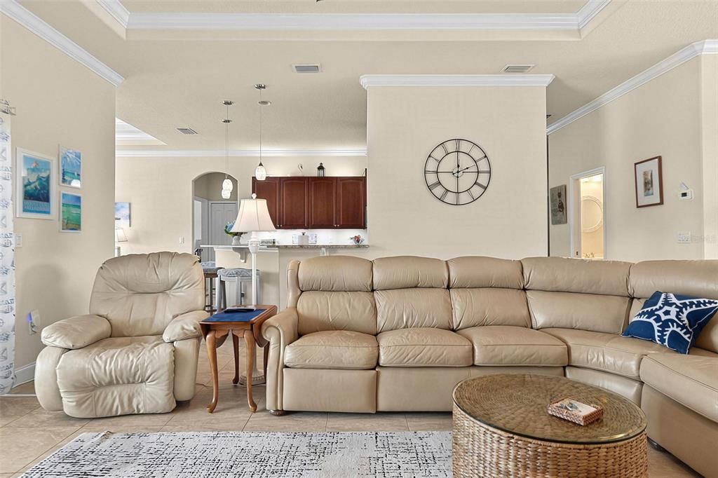 Activo con contrato: $870,000 (3 camas, 2 baños, 2586 Pies cuadrados)