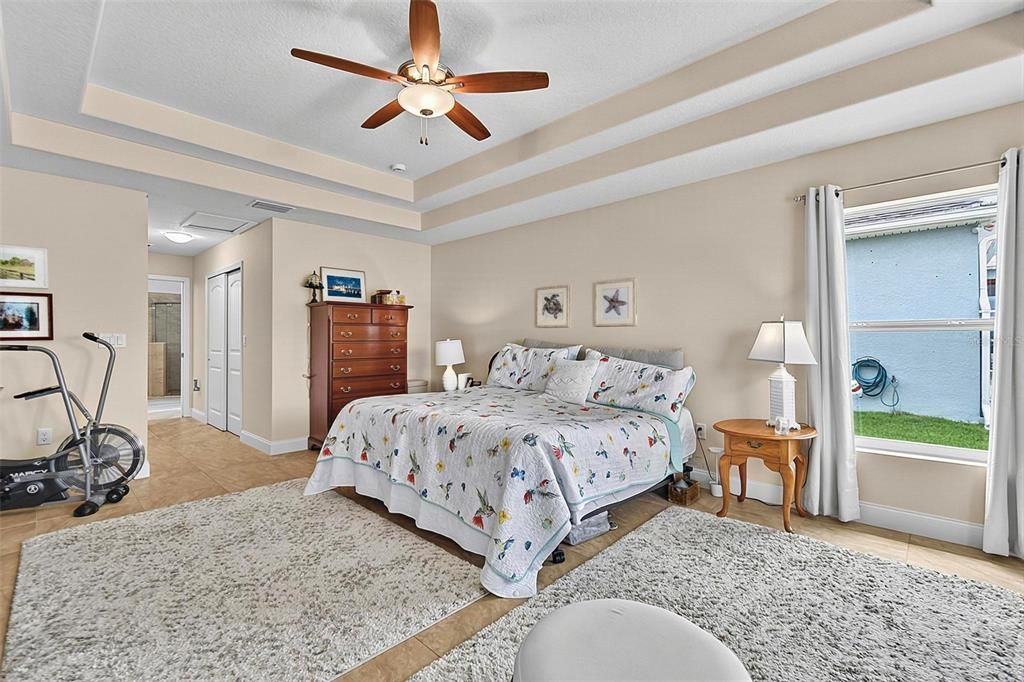 Activo con contrato: $870,000 (3 camas, 2 baños, 2586 Pies cuadrados)