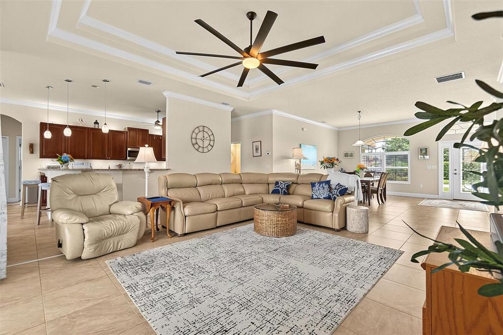Activo con contrato: $870,000 (3 camas, 2 baños, 2586 Pies cuadrados)