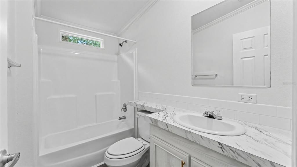 На продажу: $275,000 (4 спален, 2 ванн, 1456 Квадратных фут)