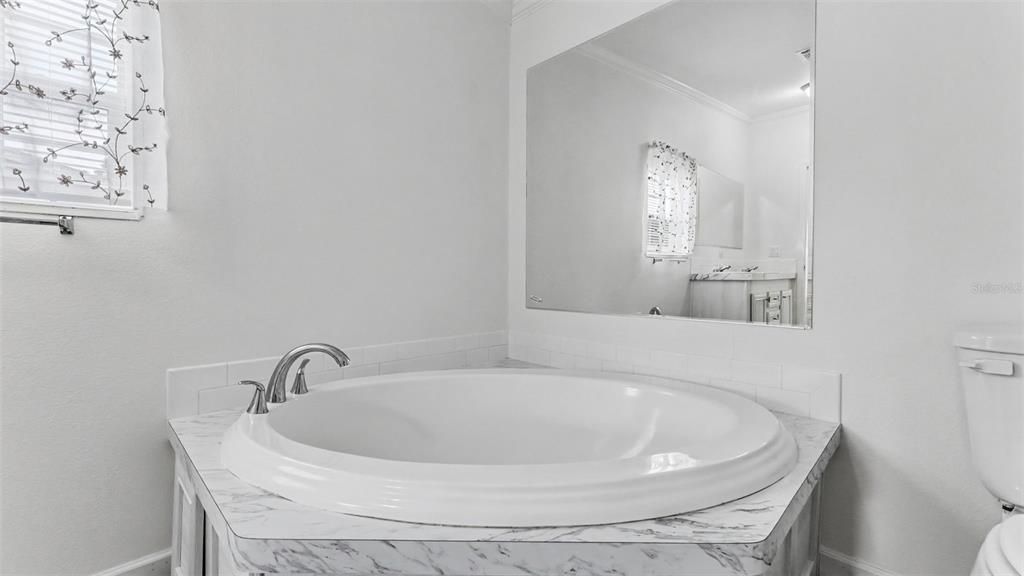 На продажу: $275,000 (4 спален, 2 ванн, 1456 Квадратных фут)