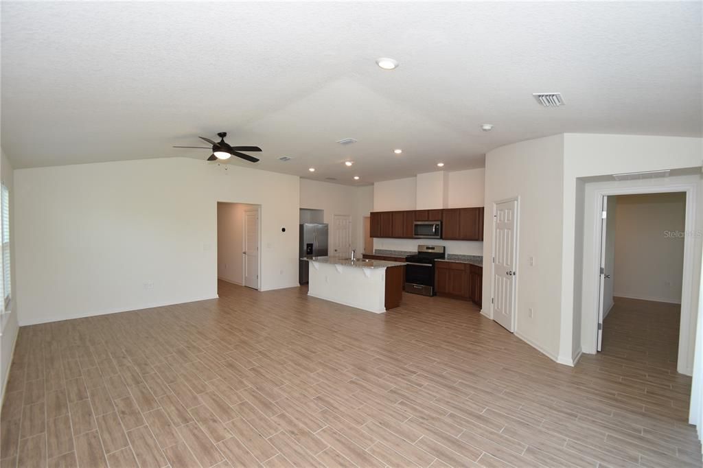 For Rent: $2,000 (3 beds, 2 baths, 1618 Square Feet)