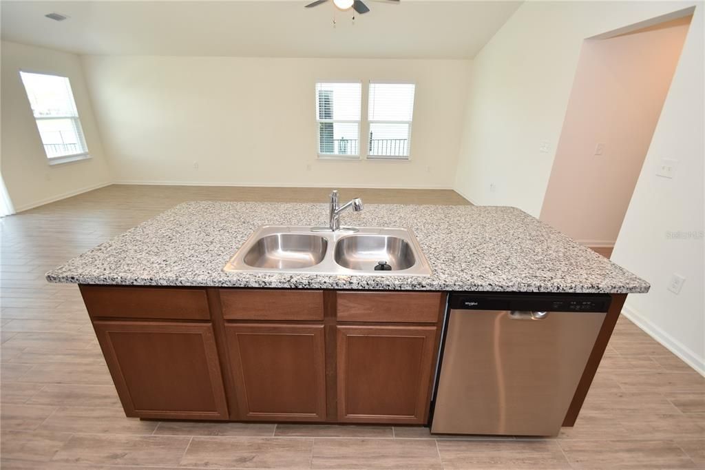 For Rent: $2,000 (3 beds, 2 baths, 1618 Square Feet)