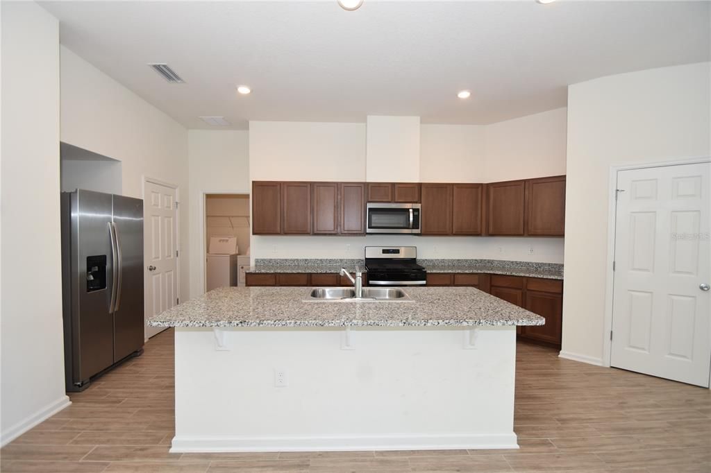 For Rent: $2,000 (3 beds, 2 baths, 1618 Square Feet)
