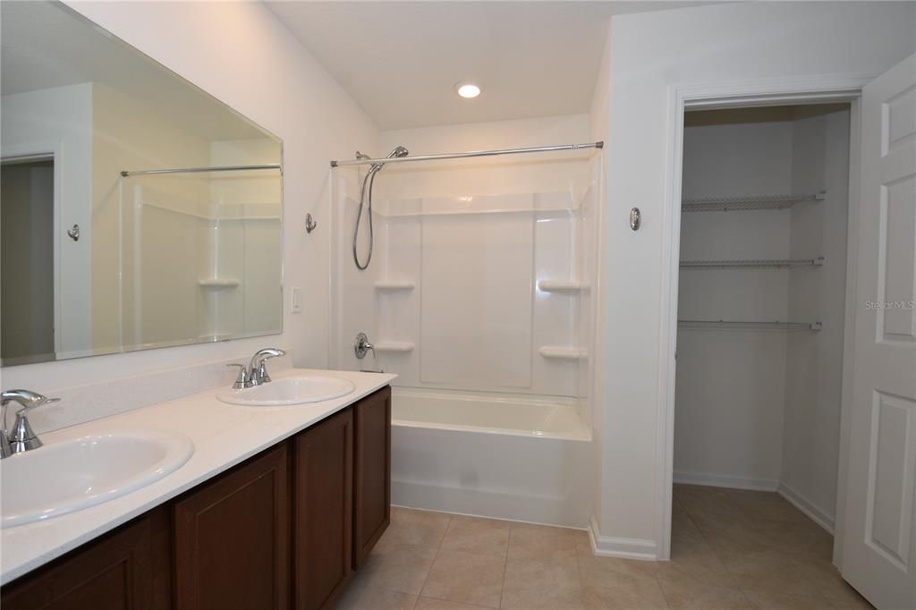 For Rent: $2,000 (3 beds, 2 baths, 1618 Square Feet)