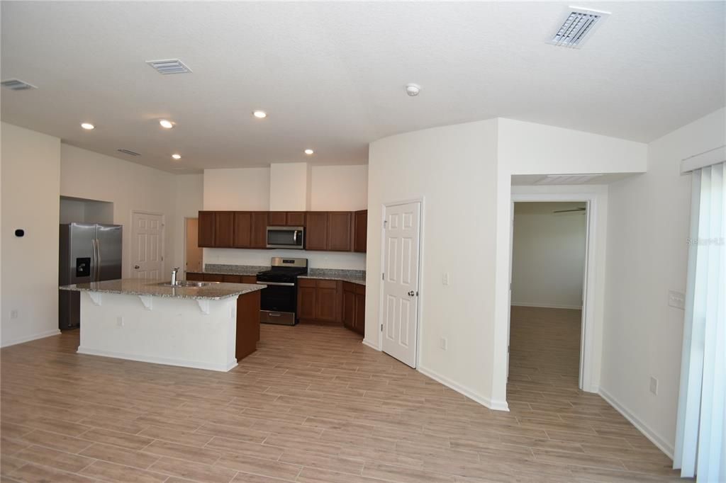 For Rent: $2,000 (3 beds, 2 baths, 1618 Square Feet)