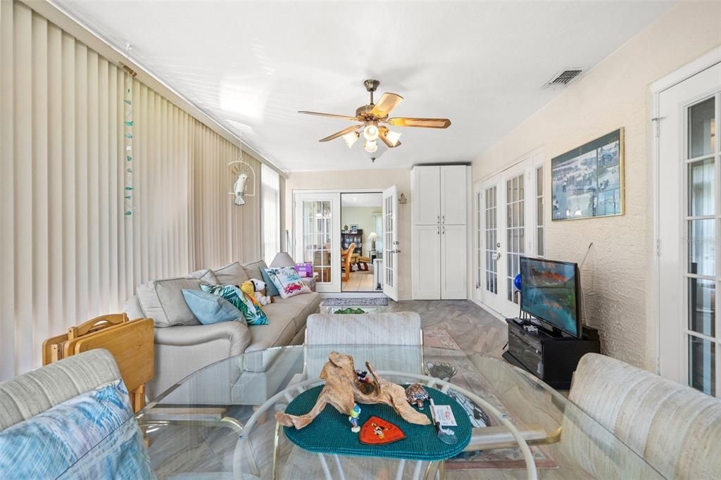 For Sale: $329,000 (2 beds, 2 baths, 2008 Square Feet)