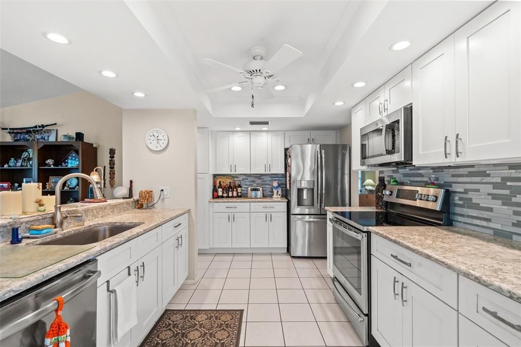 For Sale: $329,000 (2 beds, 2 baths, 2008 Square Feet)