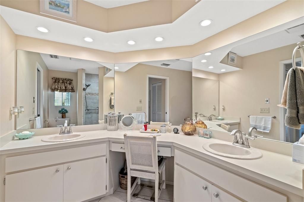 For Sale: $329,000 (2 beds, 2 baths, 2008 Square Feet)