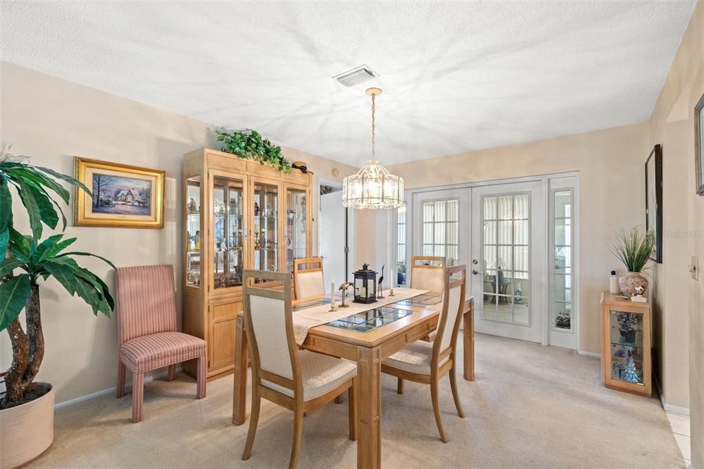 For Sale: $329,000 (2 beds, 2 baths, 2008 Square Feet)