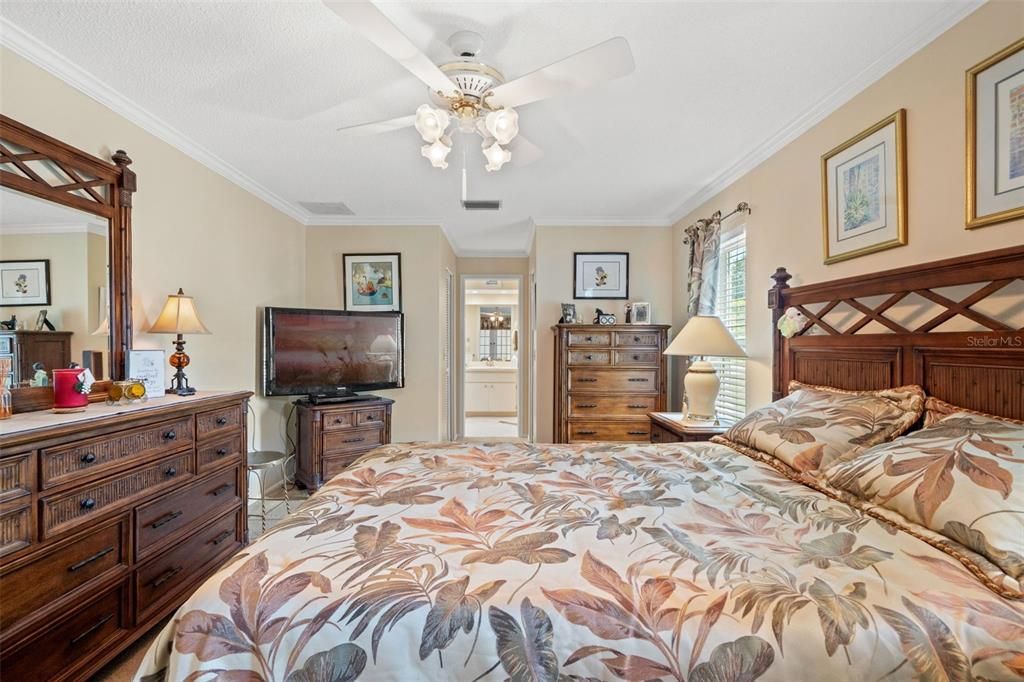For Sale: $329,000 (2 beds, 2 baths, 2008 Square Feet)