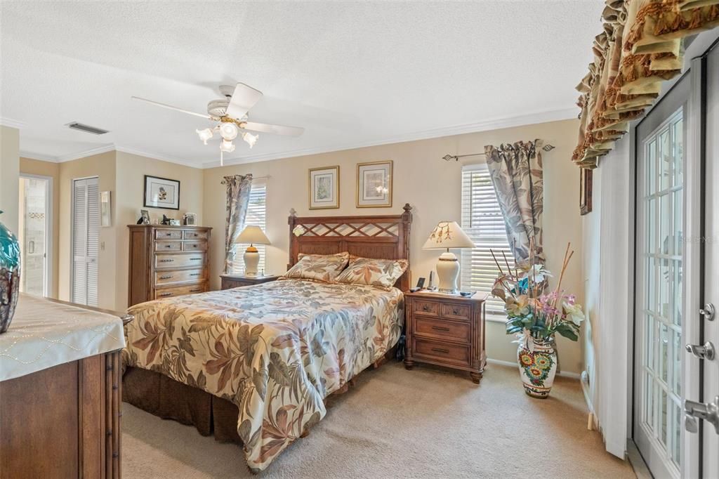 For Sale: $329,000 (2 beds, 2 baths, 2008 Square Feet)