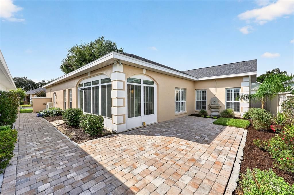 For Sale: $329,000 (2 beds, 2 baths, 1677 Square Feet)