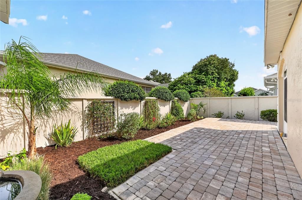 For Sale: $329,000 (2 beds, 2 baths, 1677 Square Feet)