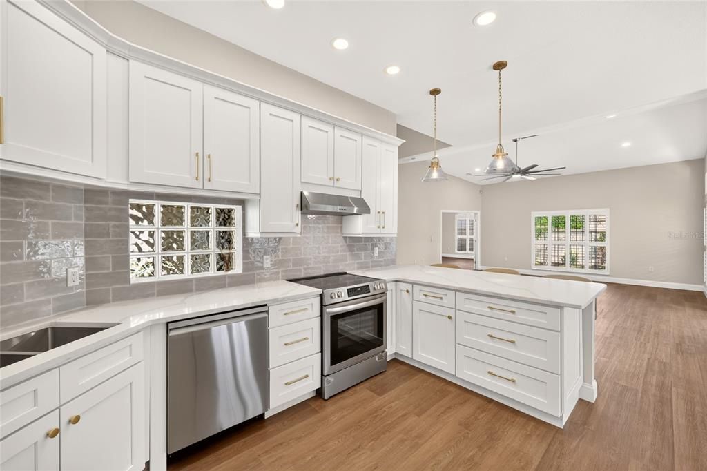 For Sale: $329,000 (2 beds, 2 baths, 1677 Square Feet)