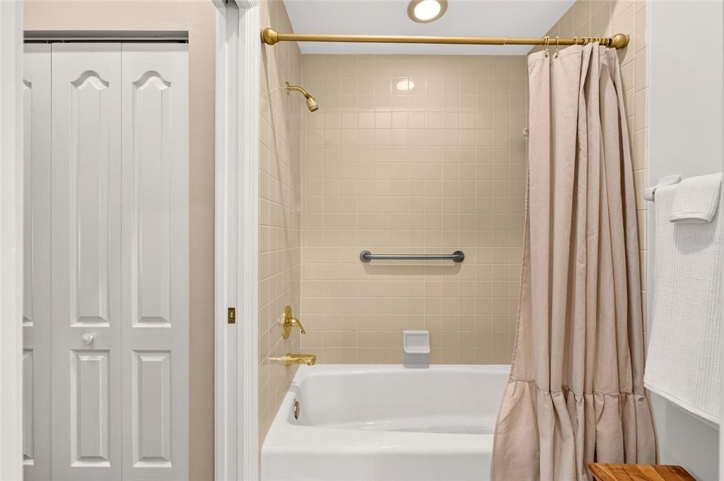 For Sale: $329,000 (2 beds, 2 baths, 1677 Square Feet)